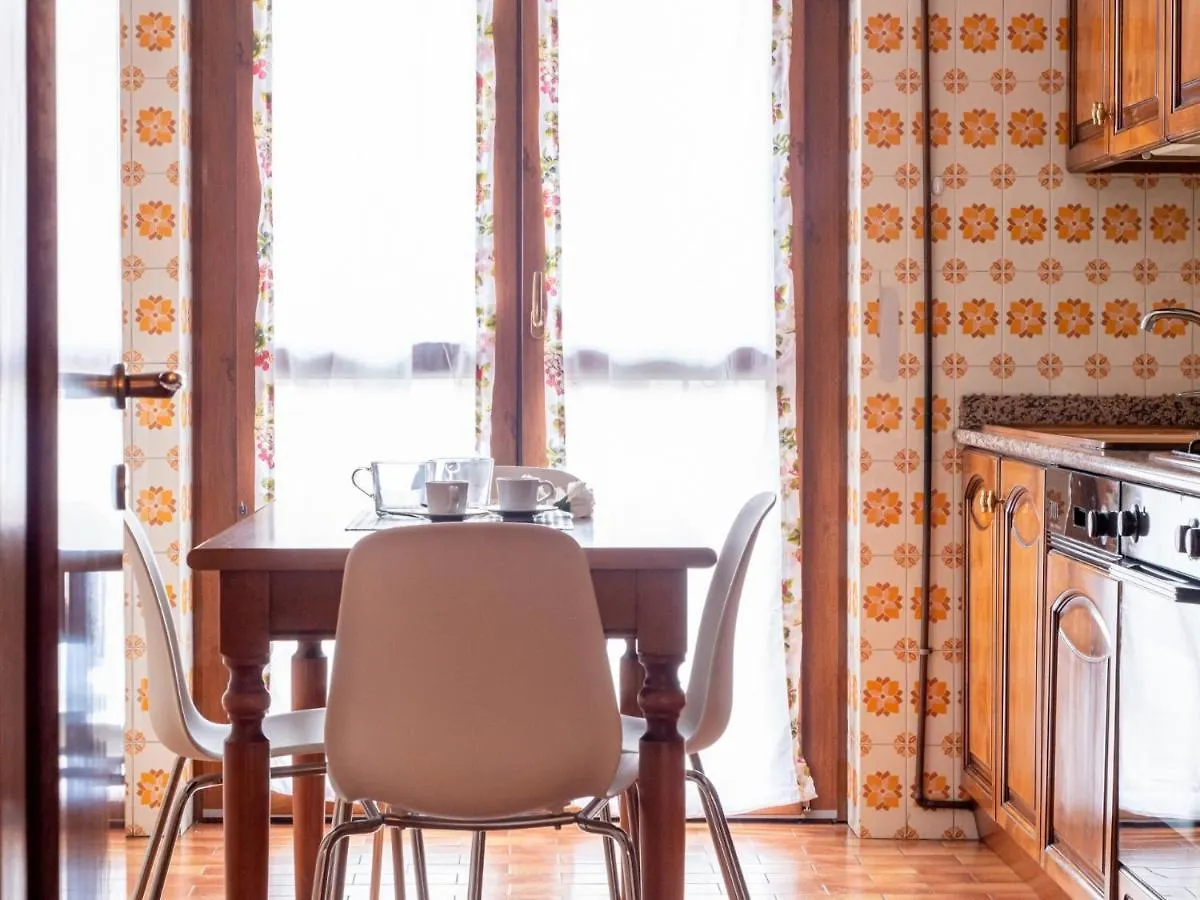 The Best Rent - Large And Bright Two-Bedrooms Apartment With Balcony ミラノ