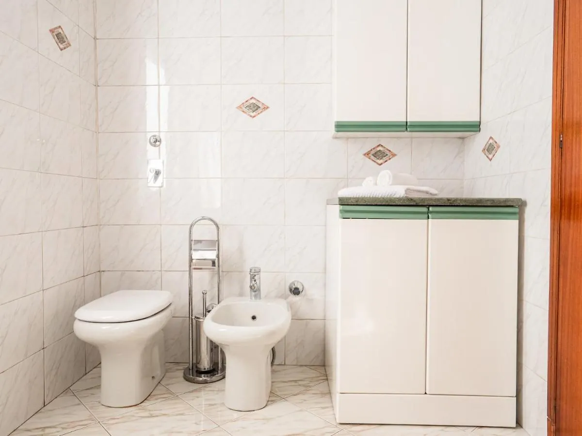 The Best Rent - Large And Bright Two-Bedrooms Apartment With Balcony ミラノ 0*,  イタリア